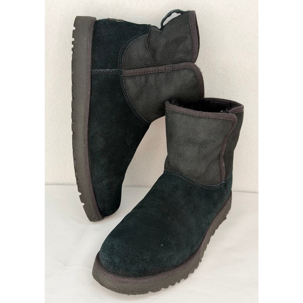 Ugg Black Suede Sheepskin Classic Mini 7s/n 1013437